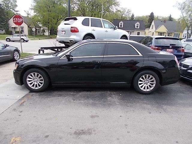 2013 Chrysler 300 4dr Sedan